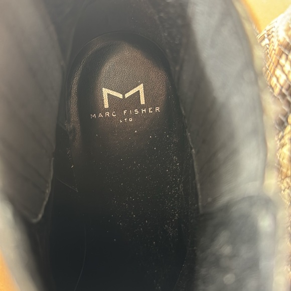 Snakeskin Marc Fisher ankle height boots (size 9M) - Picture 5 of 6